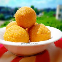 A picture of Besan ke Ladoo.