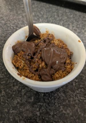 A picture of Apple crumble with a peanut butter surprise.