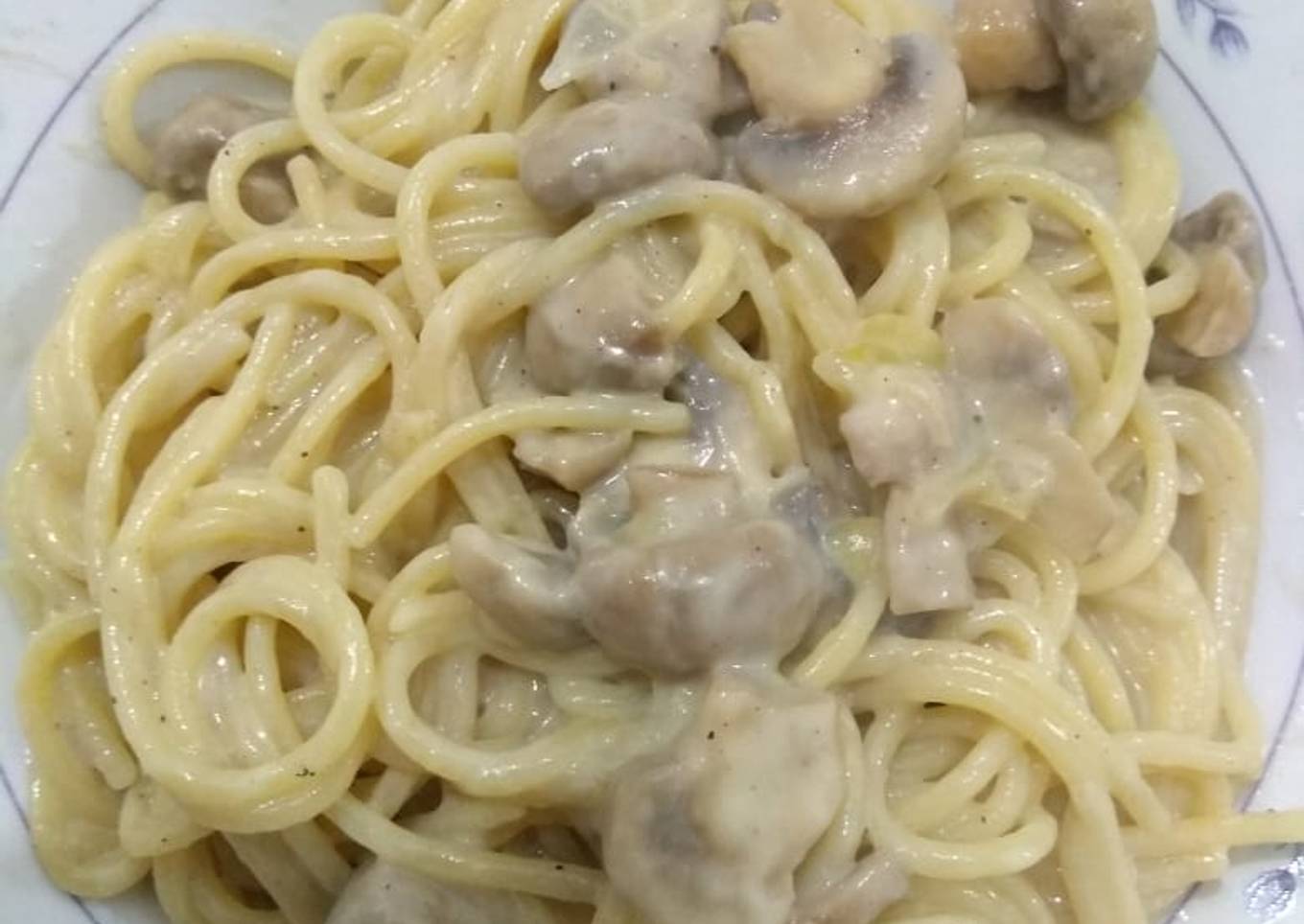 Tallarines con salsa de champiñones