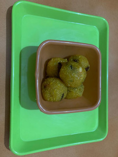 மோத்திசூர் லட்டு (Motichoor ladoo recipe in tamil) செய்முறை முக்கிய புகைப்படம்