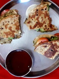 रोटी सैंडविच (roti sandwich recipe in Hindi) रेसिपी मुख्य फोटो