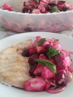 Una foto de Ensalada de Remolacha, Manzana y Albahaca