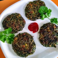 A picture of Green Onion Vada.