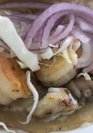 Una foto de Quesadillas de Mariscos