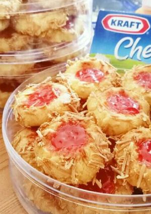 Foto resep Strawberry cheese thumbprint cookies