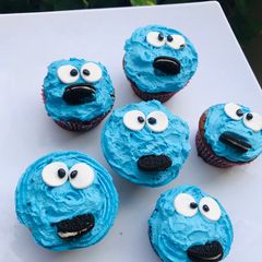 A picture of Funny face Cupcakes.