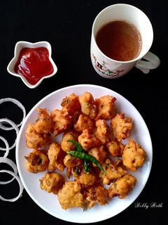 A picture of Masoor dal Pakoda.