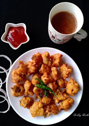 A picture of Masoor dal Pakoda.