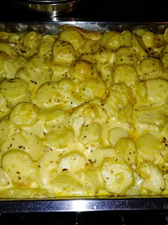 Una foto de Papas con crema y mostaza
