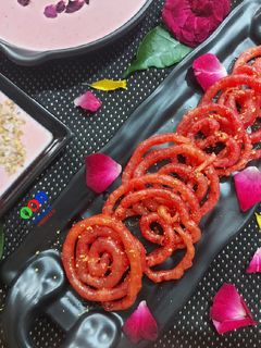 ઇન્સ્ટન્ટ રોઝ જલેબી (Instant Rose Jalebi recipe in Gujarati) રેસીપી મુખ્ય ફોટો