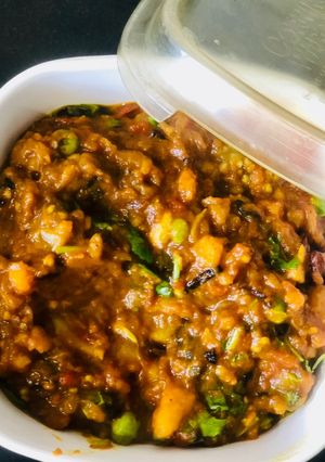 A picture of Brinjal Pav Bhaji.