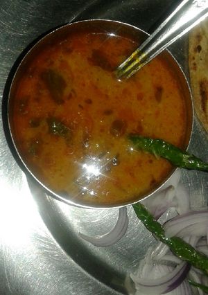 A picture of Aloo ki tarkari.