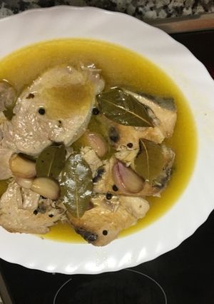 Una foto de Escabeche suave de atún rojo y escalopines de cerdo
