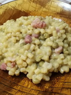 Foto di Pasta e piselli risottata con pancetta