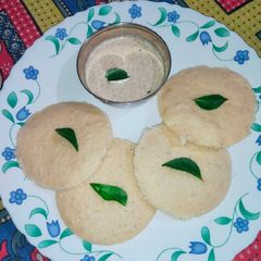 A picture of Idli.