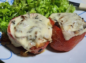 Una foto de Morrones rellenos vegetarianos