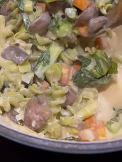 Foto de Massa com Cogumelos e Legumes
