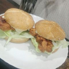 A picture of Zinger burger.