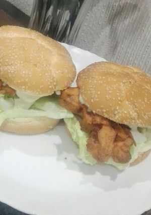 A picture of Zinger burger.