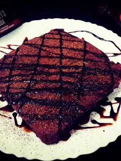 इंस्टेंट चॉकलेट केक (instant chocolate cake recipe in Hindi) रेसिपी मुख्य फोटो
