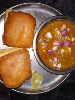 पाव भाजी (Pav Bhaji Recipe in Hindi) रेसिपी मुख्य फोटो