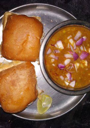 पाव भाजी (Pav Bhaji Recipe in Hindi) रेसिपी मुख्य फोटो