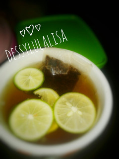 Foto resep Cuma teh panas with irisan jeruk nipis😁😁