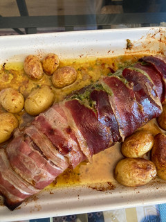 Una foto de Solomillo de cerdo asado con jamón al pesto
