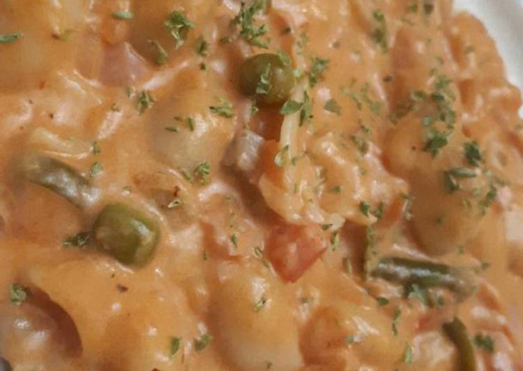 Tiburones con salsa de tomate y queso