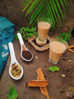 अदरक वाली तुलसी की चाय (Adrak wali tulsi ki chai recipe in hindi) रेसिपी मुख्य फोटो