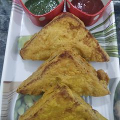 A picture of Bread Pakoda.