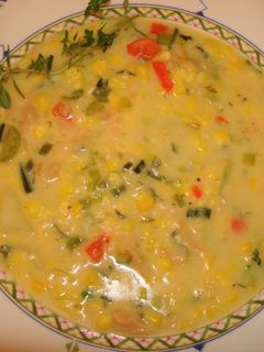 Una foto de CLAMS AND LEEKS CORN CHOWDER. JON STYLE