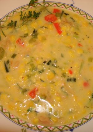 Una foto de CLAMS AND LEEKS CORN CHOWDER. JON STYLE