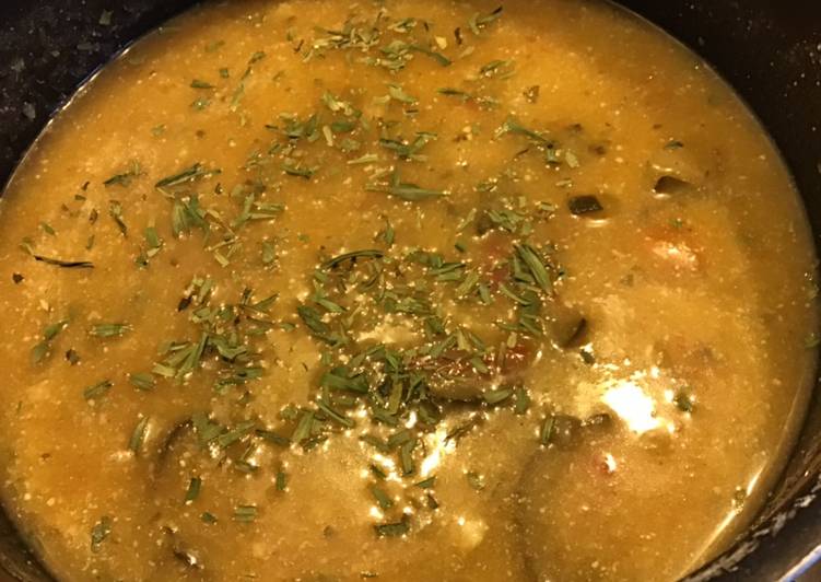 Comment Préparer Les Soupe de pommes de terre et tomates à l estragon et pecorino