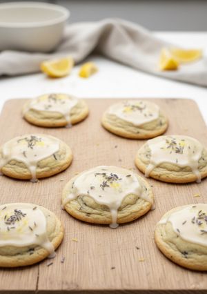 Una foto de Cookies de lavanda y limón