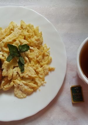 A picture of Sausage, Scrambled Eggs and Black Tea.