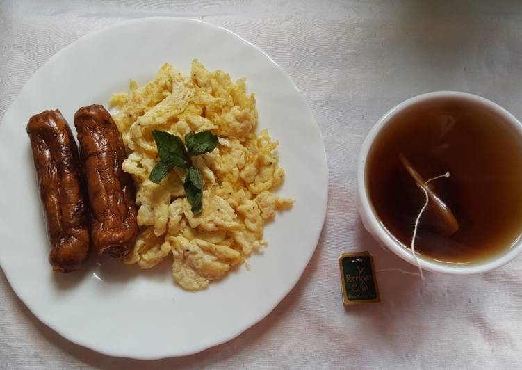 Easiest Way to Make Homemade Sausage, Scrambled Eggs and Black Tea