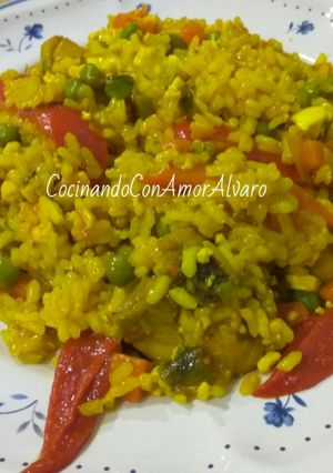 Foto principal de Paella de pollo y verduras