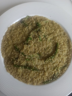 Una foto de Risotto de quinoa y espárragos verdes