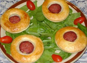 Una foto de Ojitos de longaniza con hojaldre - bol au vent