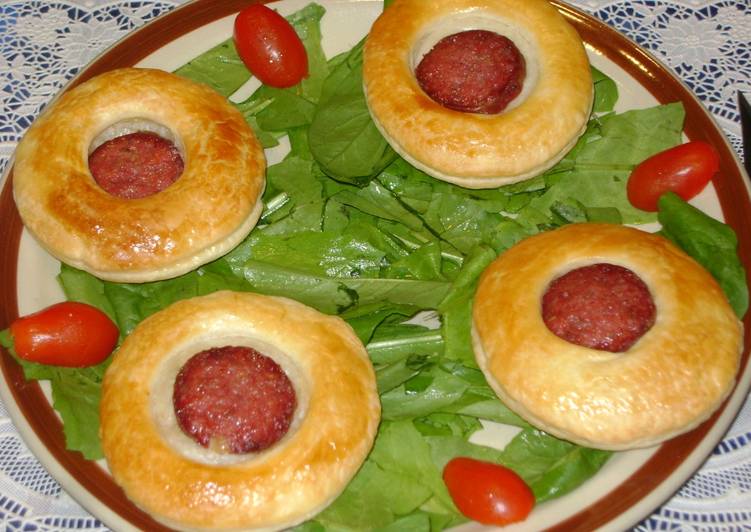 Ojitos de longaniza con hojaldre - bol au vent