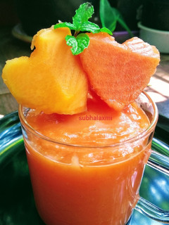 A picture of Papaya lassi.