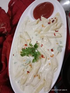 व्हाइट सॉस पास्ता (white sauce pasta recipe in Hindi) रेसिपी मुख्य फोटो