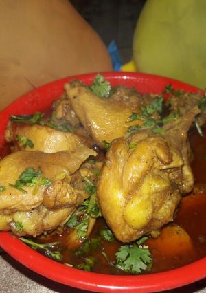 ग्रेवी चिकन (Gravy chicken recipe in Hindi) रेसिपी मुख्य फोटो