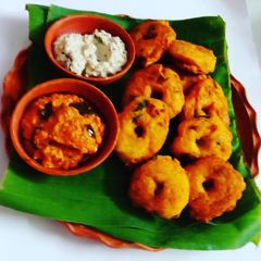 A picture of Medu Vada.