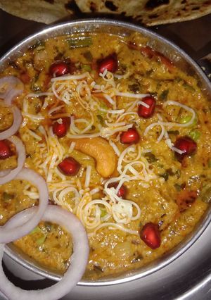 A picture of Methi Matar Malai.