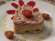 Una foto de couscous con atun