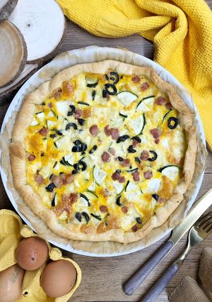 Foto di Torta salata con zucchine, olive e brie