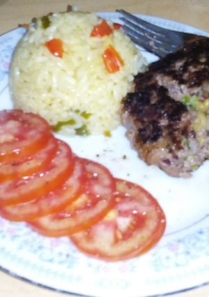 Una foto de Tortitas de carne molida con piña 