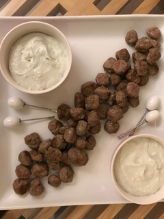 Una foto de Albóndigas con salsa de queso azul